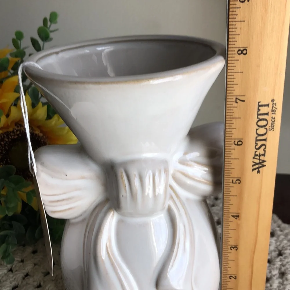 Cream Ceramic Bow Accent Vase
